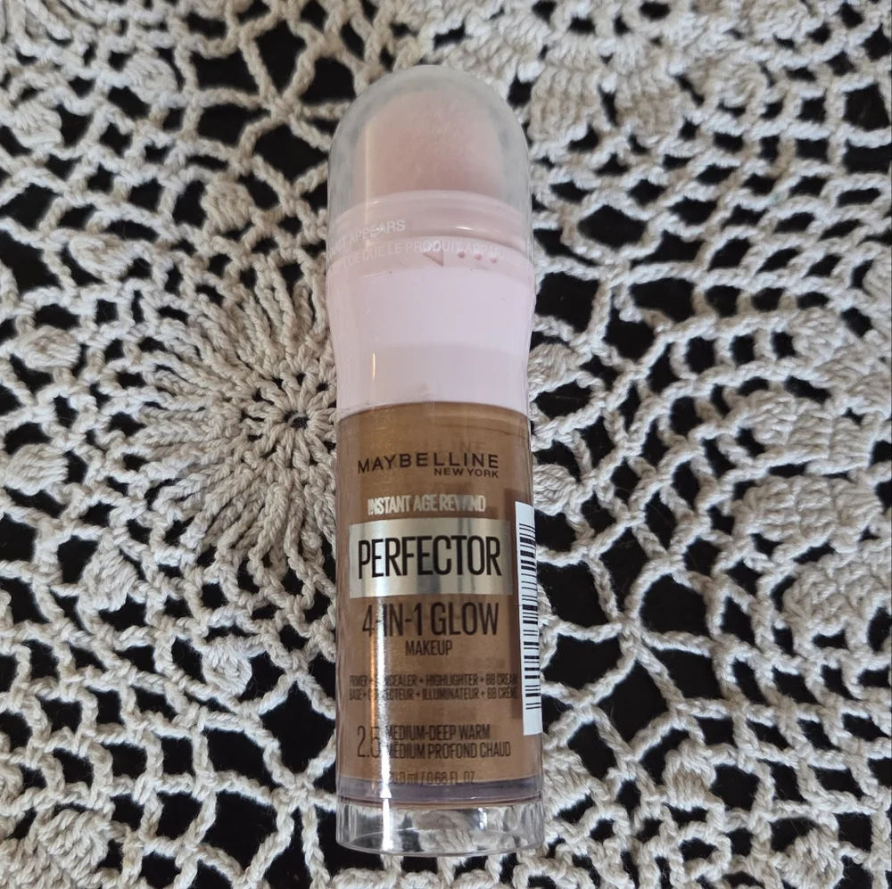 Maybelline‎ Instant Age Rewind Perfector 4-In-1 Glow Makeup Medium Deep Warm NEW